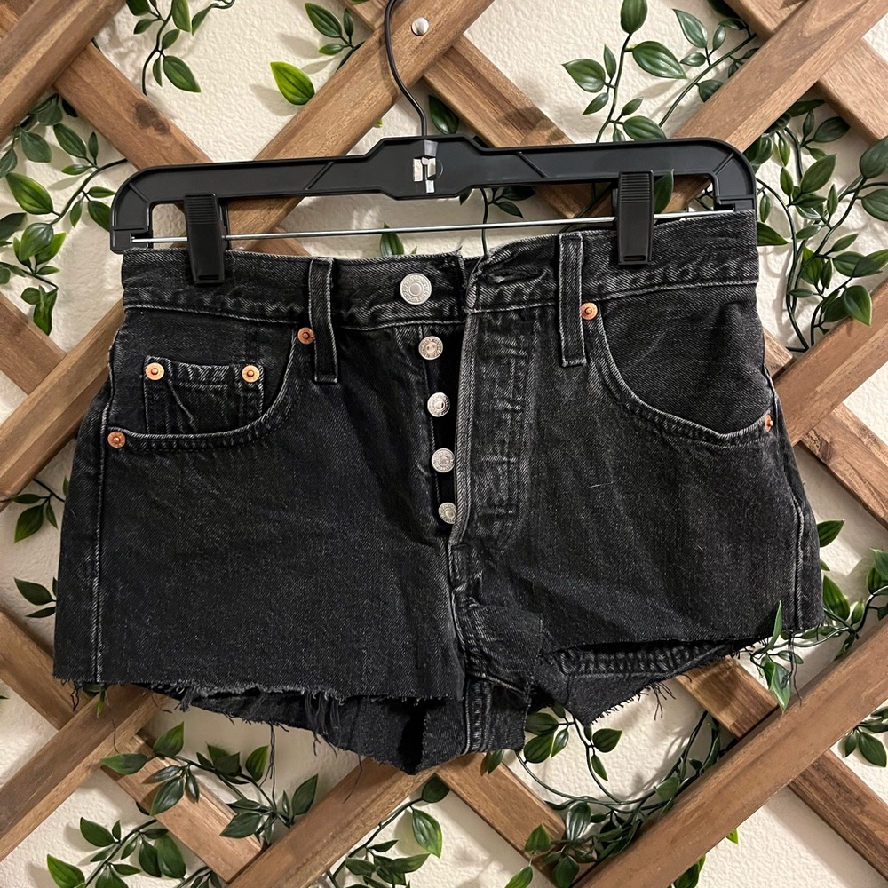 Size 24 black Levi jeans!! Never worn!